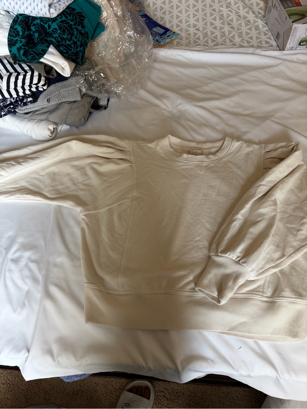 A new day Women’s Cream Puff-Sleeve Sweatshirt